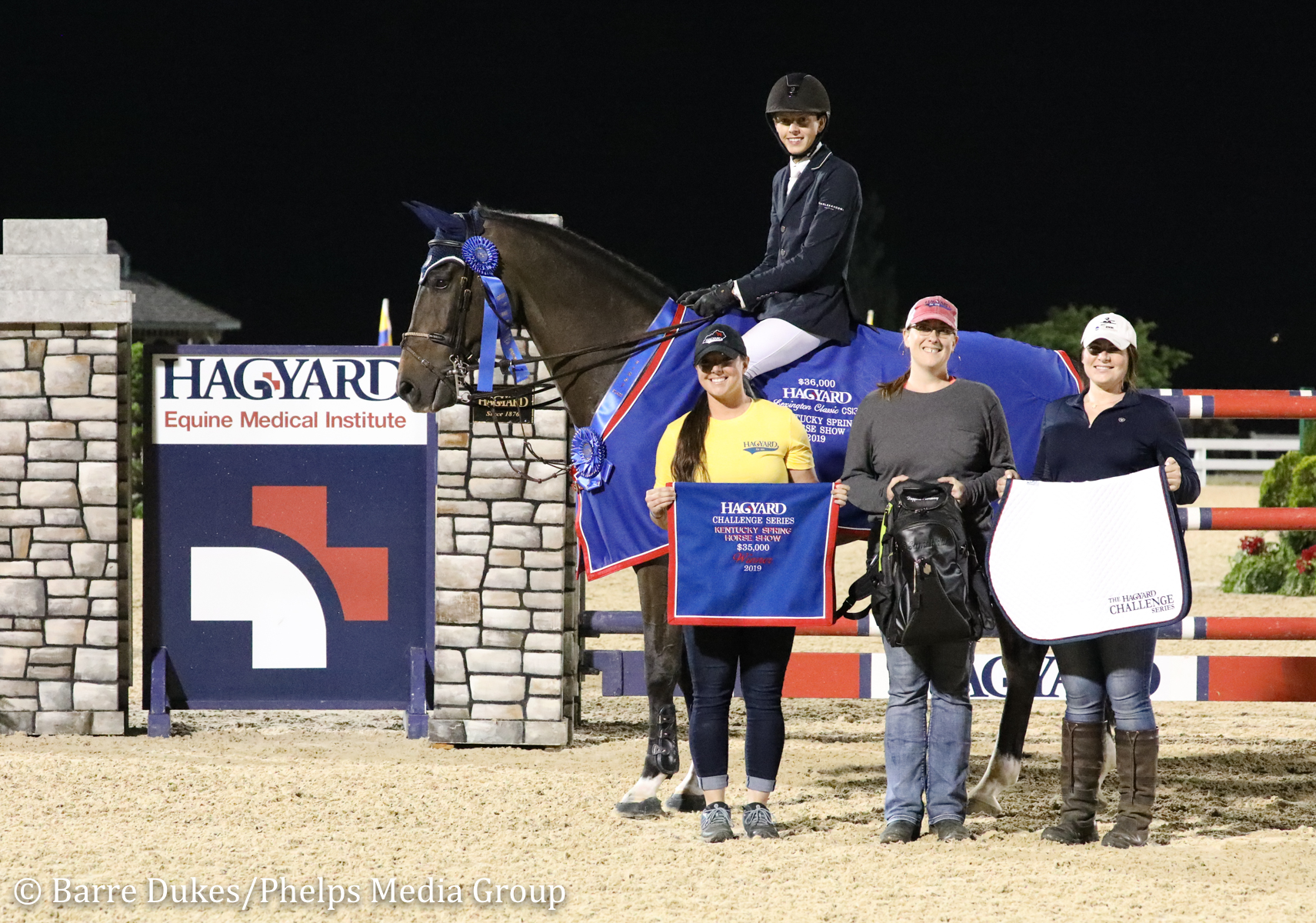 Brian Moggre and MTM Vivre le Reve with representatives from Hagyard Equine Medical Institute